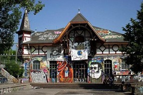 Kunst, Kultur und Warenform – Rote Fabrik und Reitschule.